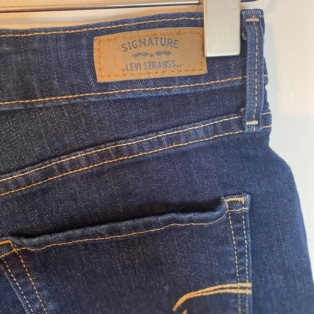 Levi’s Signature High Rise Shorts Size 10